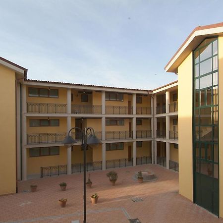 Complesso L'Oasi Hotel Aranova Ngoại thất bức ảnh