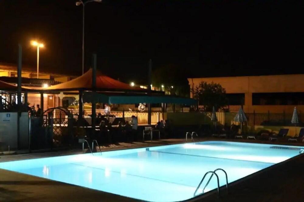 Complesso L'Oasi Hotel Aranova Ngoại thất bức ảnh