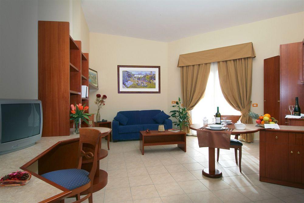 Complesso L'Oasi Hotel Aranova Ngoại thất bức ảnh