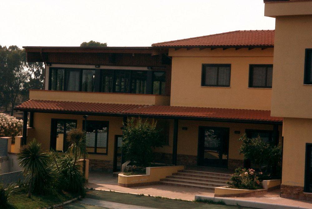 Complesso L'Oasi Hotel Aranova Ngoại thất bức ảnh