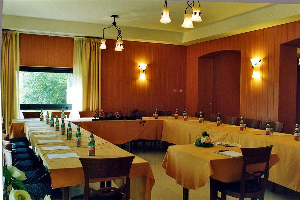 Complesso L'Oasi Hotel Aranova Ngoại thất bức ảnh