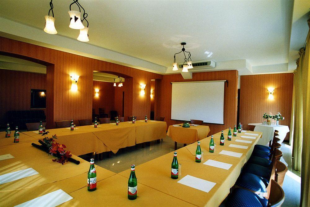 Complesso L'Oasi Hotel Aranova Ngoại thất bức ảnh