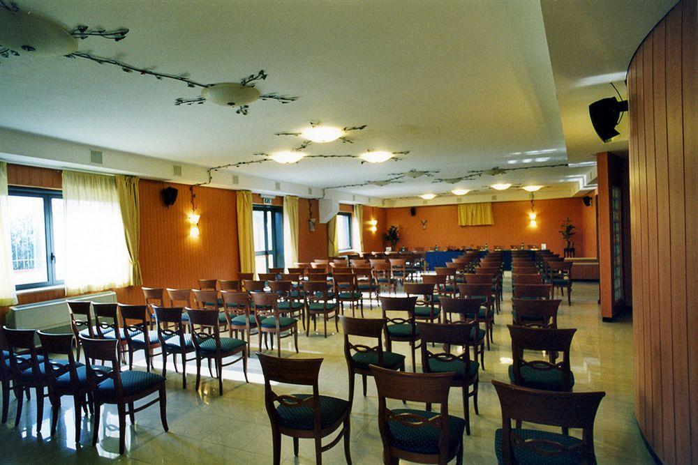 Complesso L'Oasi Hotel Aranova Ngoại thất bức ảnh