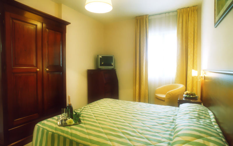 Complesso L'Oasi Hotel Aranova Ngoại thất bức ảnh