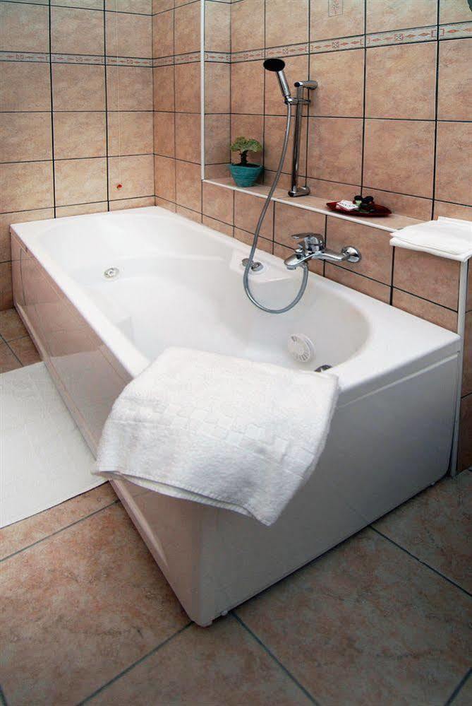 Complesso L'Oasi Hotel Aranova Ngoại thất bức ảnh